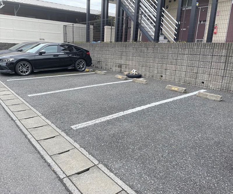 レオパレス三矢小台　ＫＨ 駐車場