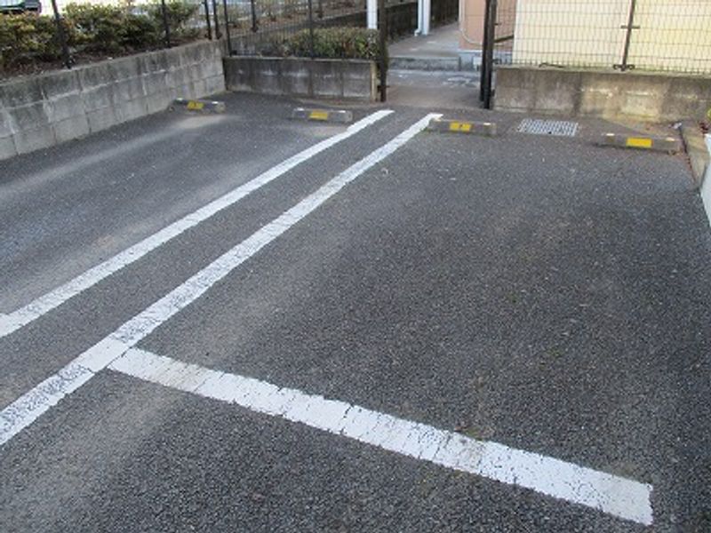 レオパレススプリングバレー 駐車場