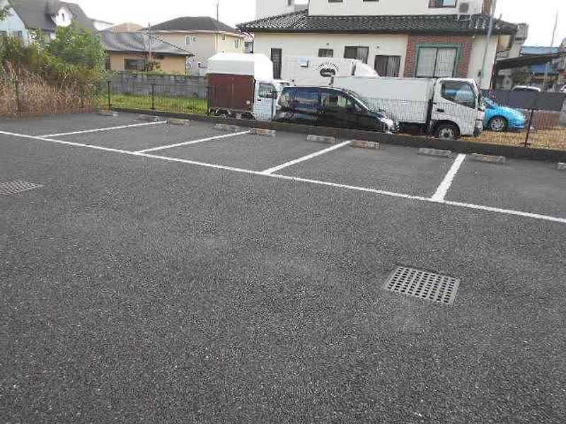 レオパレスやまなみ 駐車場