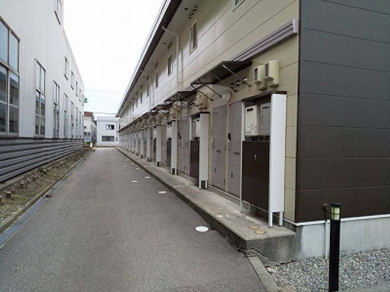 レオパレスメゾン北金沢 エントランス