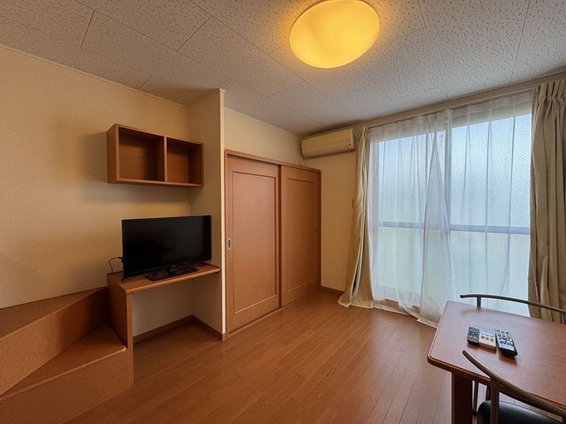 レオパレスグルヌーユ 居間