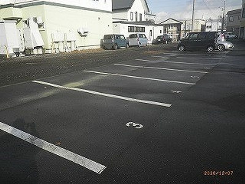 レオパレスグリンパーク 駐車場