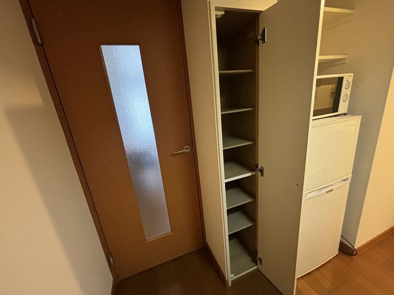 レオパレスプラナトピア 玄関