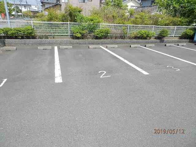 レオパレス杉本 駐車場