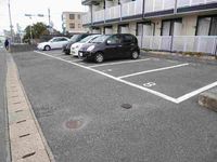 レオパレスパインフィールド 駐車場