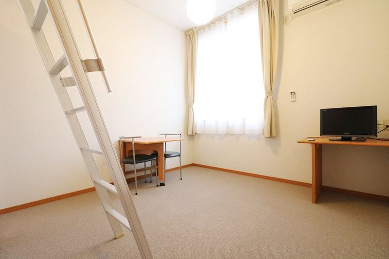 レオパレス椎の実５ 居間