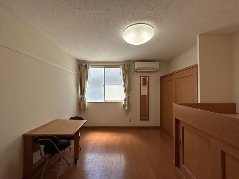レオパレス中屋敷ルーン 居間