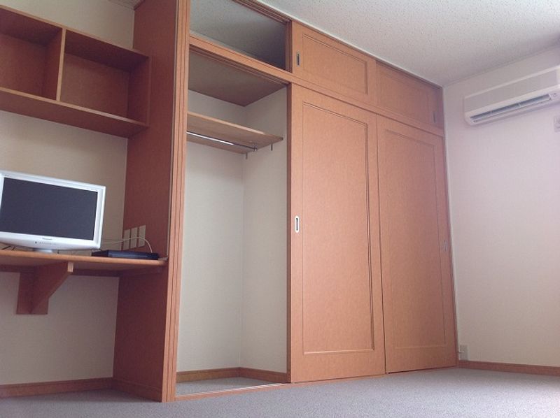レオパレスアルナージ 収納