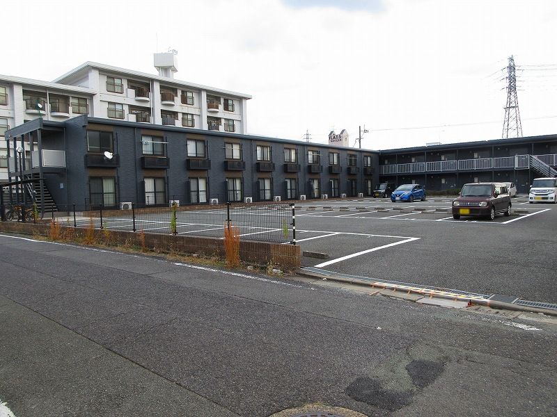 レオパレス川津 駐車場