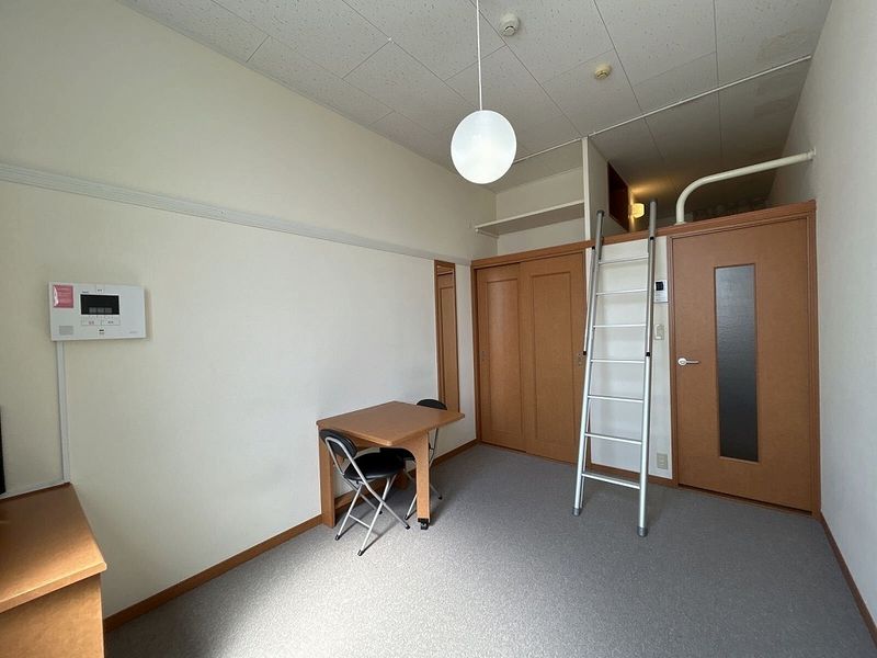 レオパレス柏座 居間