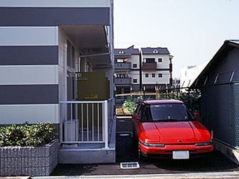 レオパレスヒヨシ 駐車場