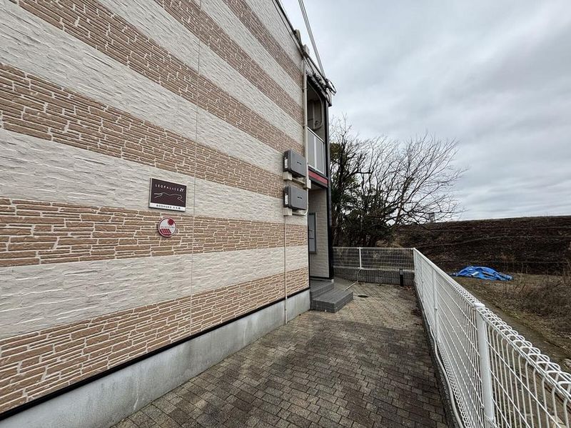 レオパレスＢＯＳＨＵＫＥ大久保 エントランス