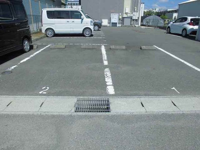 レオパレスカイト 駐車場