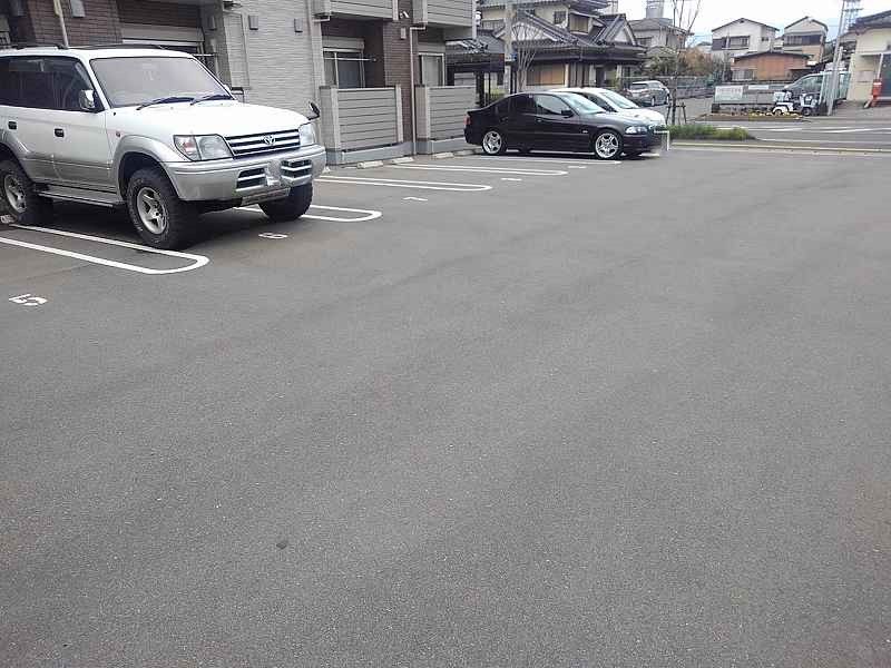 ミランダ三福Ⅲ 駐車場