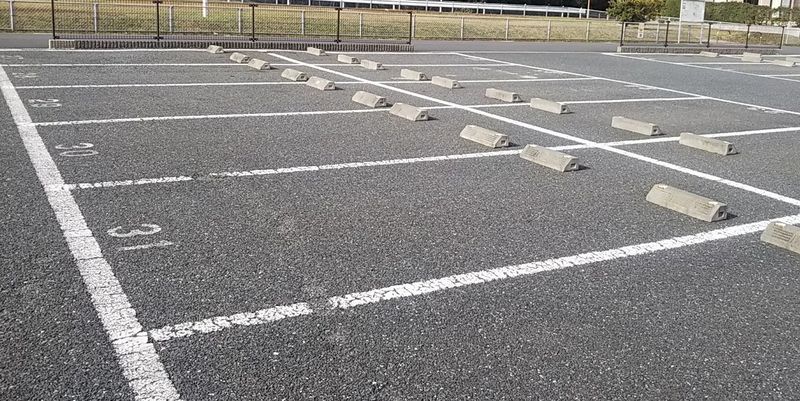 レオパレス波岡弐 駐車場
