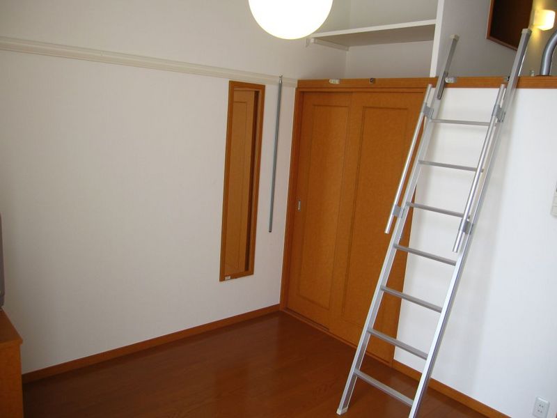 レオパレスメゾン　ド　秋葉 居間