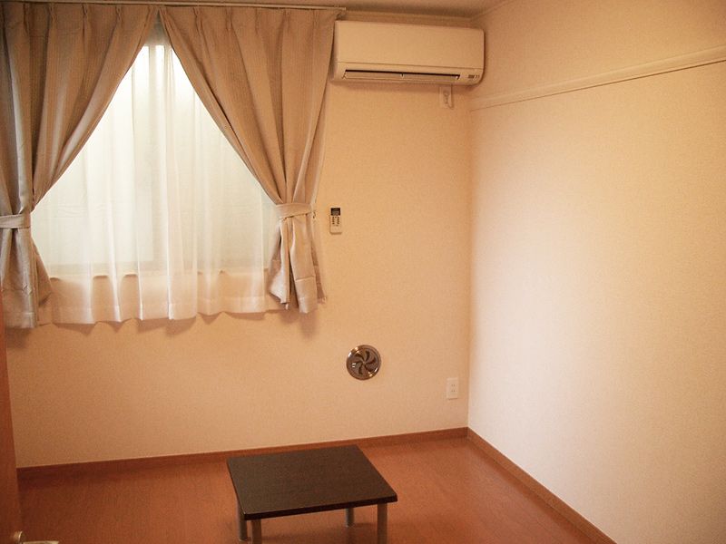 レオパレスなでしこ 居間