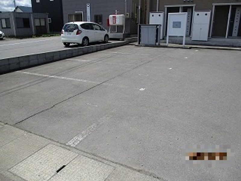 レオネクスト泉野 駐車場