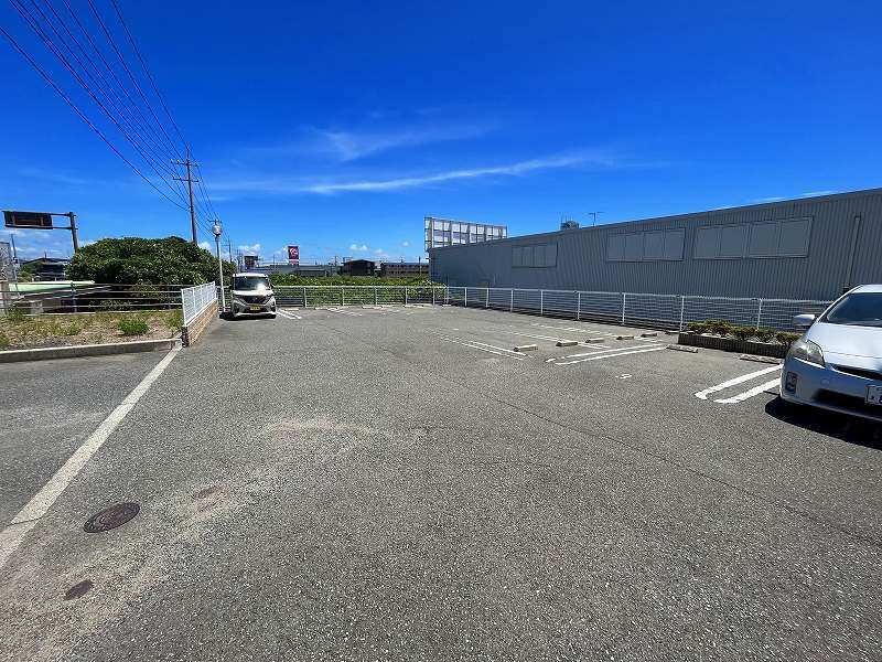 レオネクストマリンＣＨＯＦＵ 駐車場
