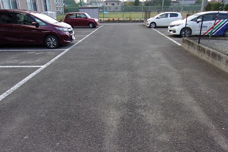 レオパレス城南荘 駐車場