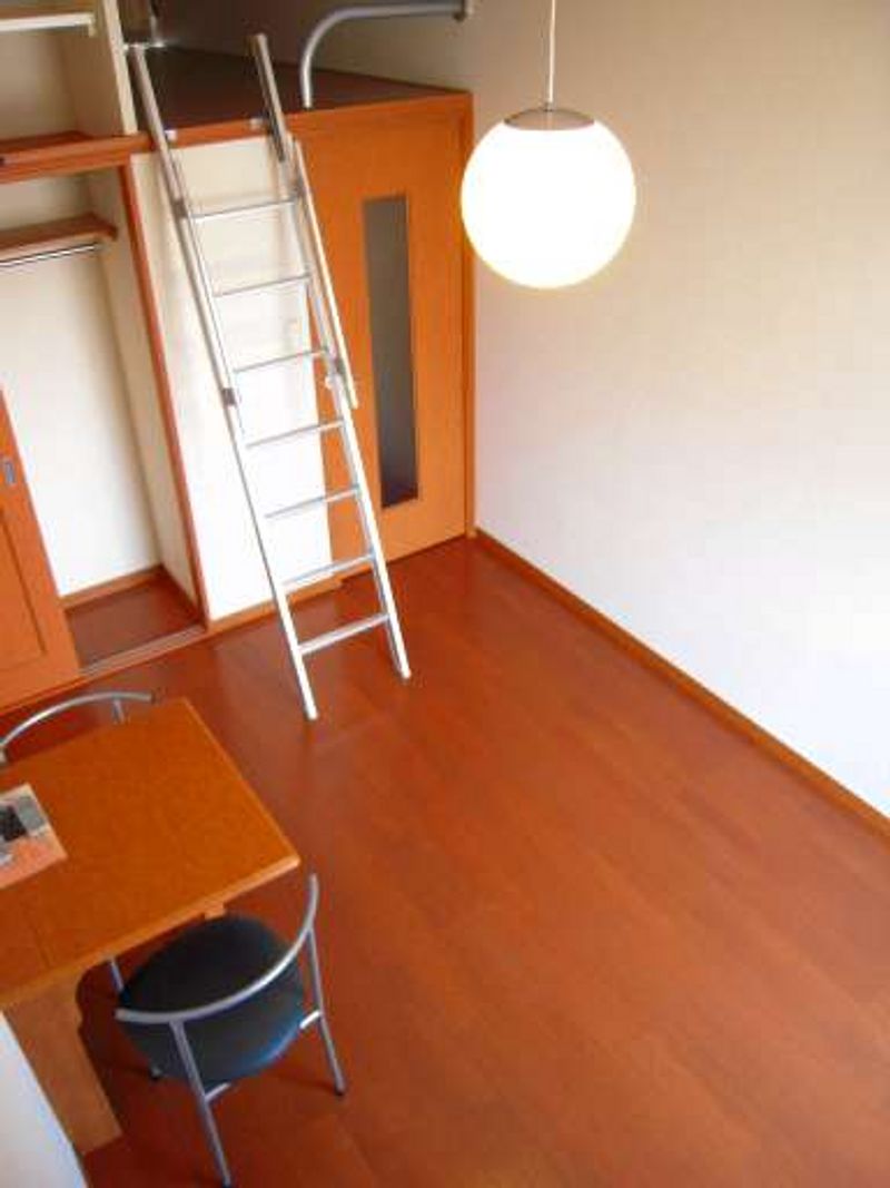 レオパレスドミール　静 居間