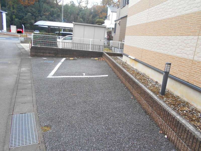 レオパレスノーブル　シャトー 駐車場