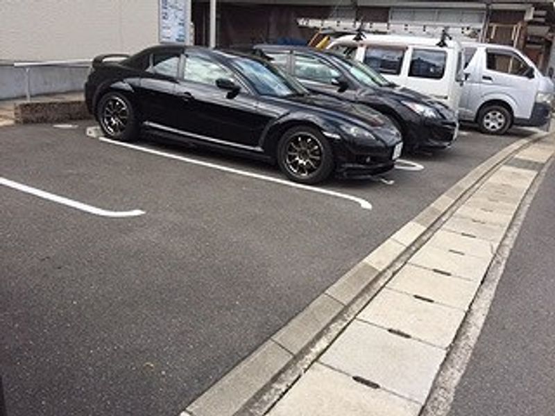 レオネクスト桜ヶ岡 駐車場