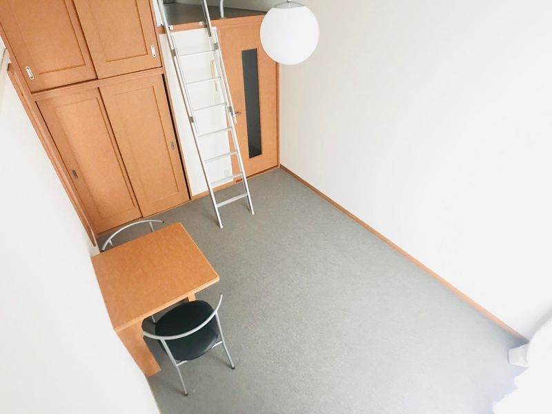レオパレスホワイトプラム 居間