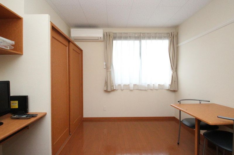 レオパレス大石 居間