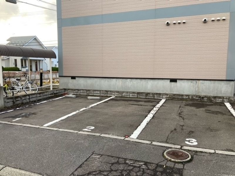 レオパレスフィオーレ 駐車場