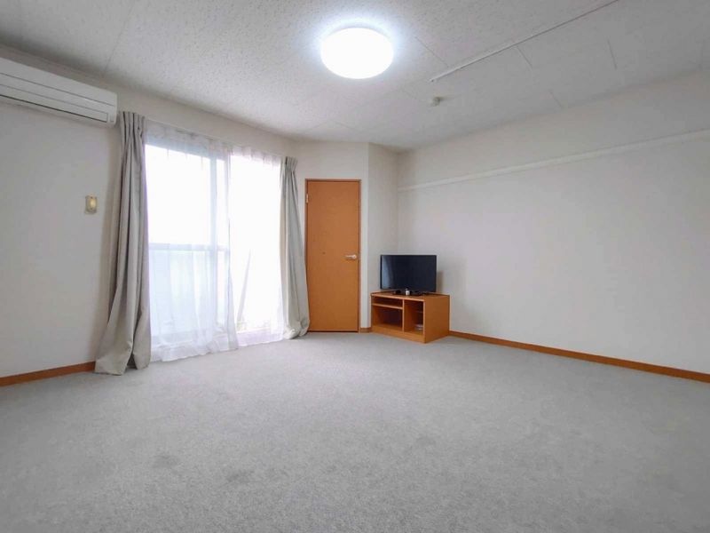 レオパレス南逆井 居間