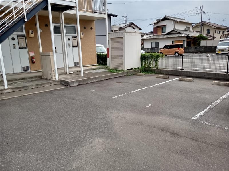 レオパレスマユリカⅤ 駐車場