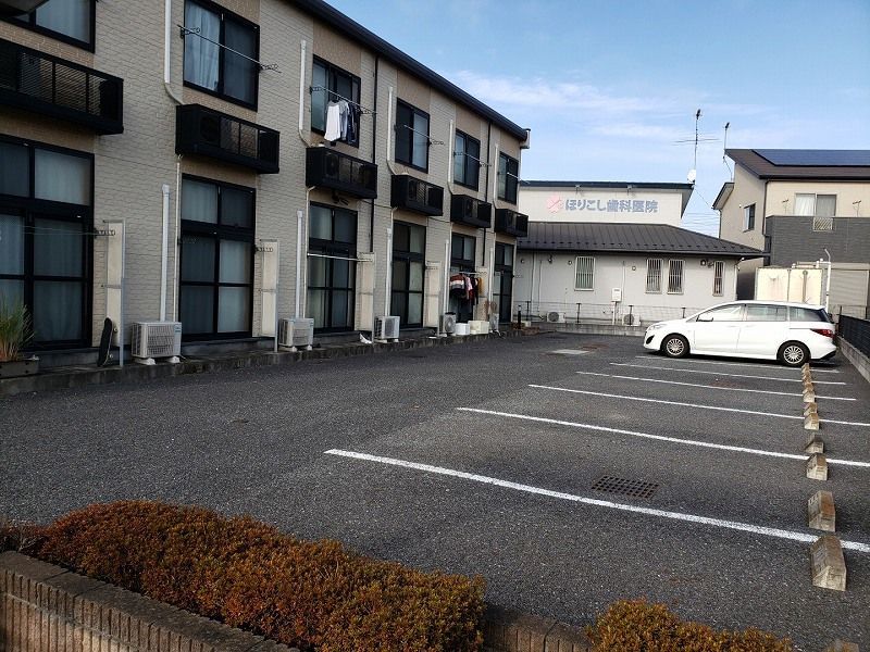 レオパレスローズ　ワン 駐車場