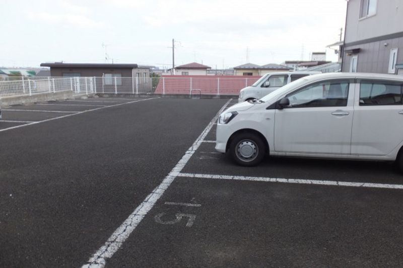 レオパレス山崎 駐車場