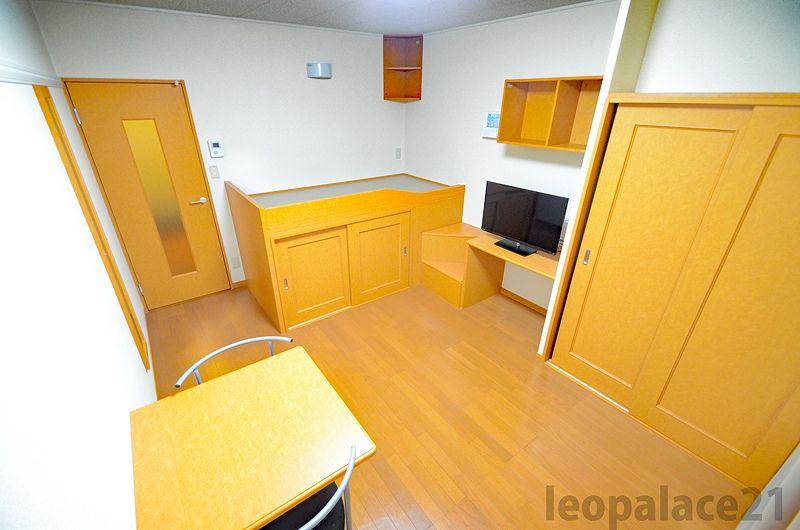 レオパレス泉弐番館 居間