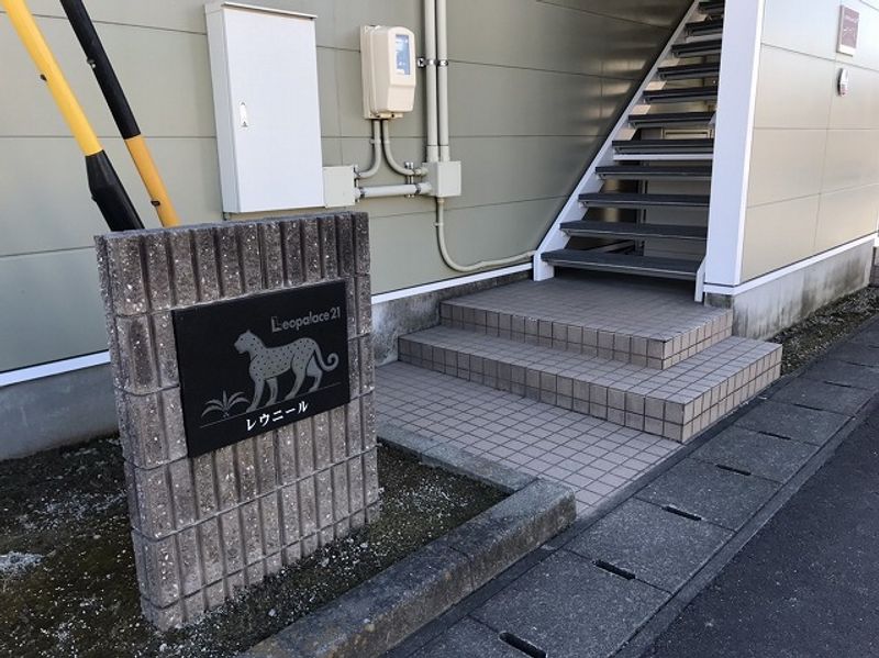 レオパレスブロード・ミヤワキ エントランス