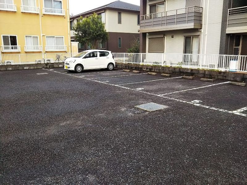 レオパレスＴＮ 駐車場