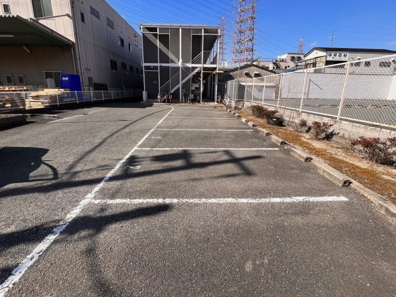 レオパレスフジ 駐車場
