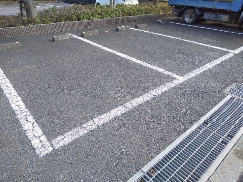 レオパレスプリメーラ深見 駐車場