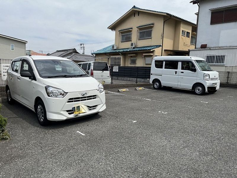 レオパレスオアシス岸和田 駐車場