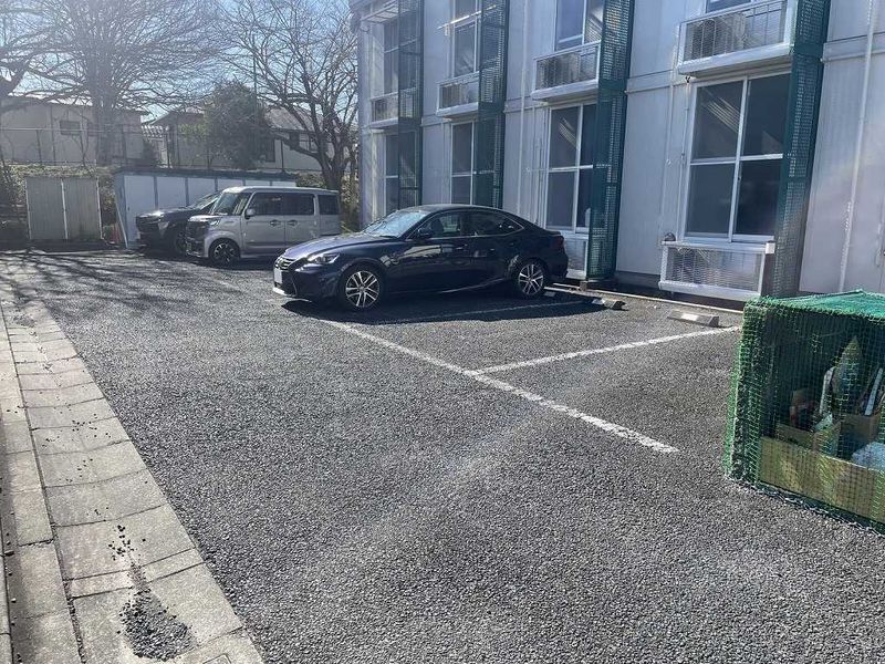 レオパレス未来 駐車場