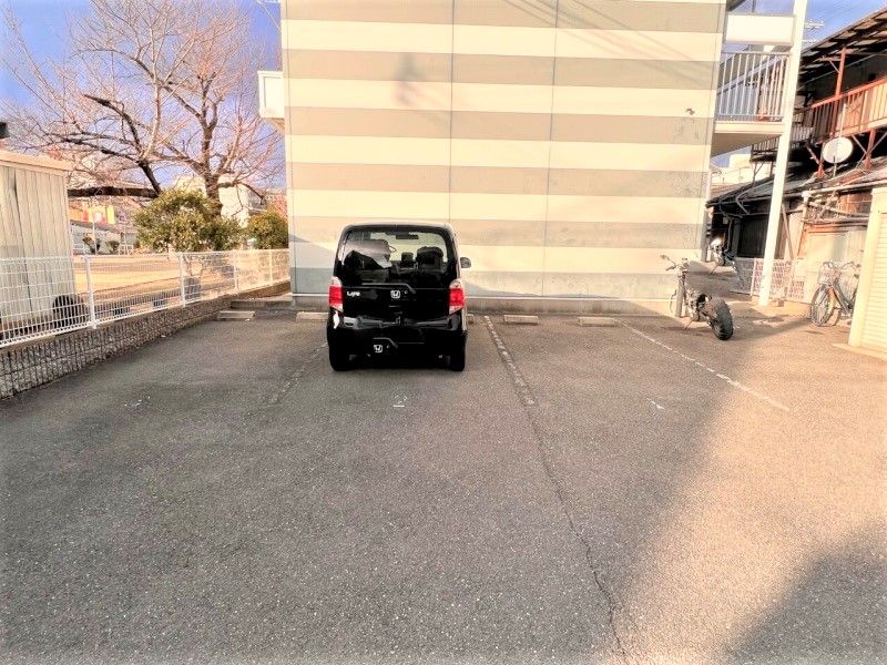 レオパレスシオン 駐車場