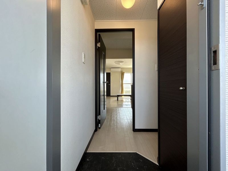 LEONEXT Magnolia Entrance