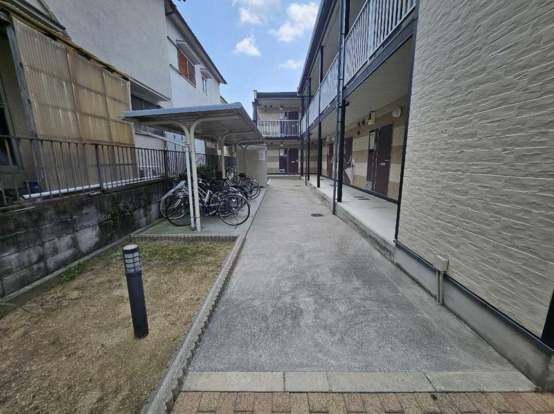 レオパレスプルメリア エントランス