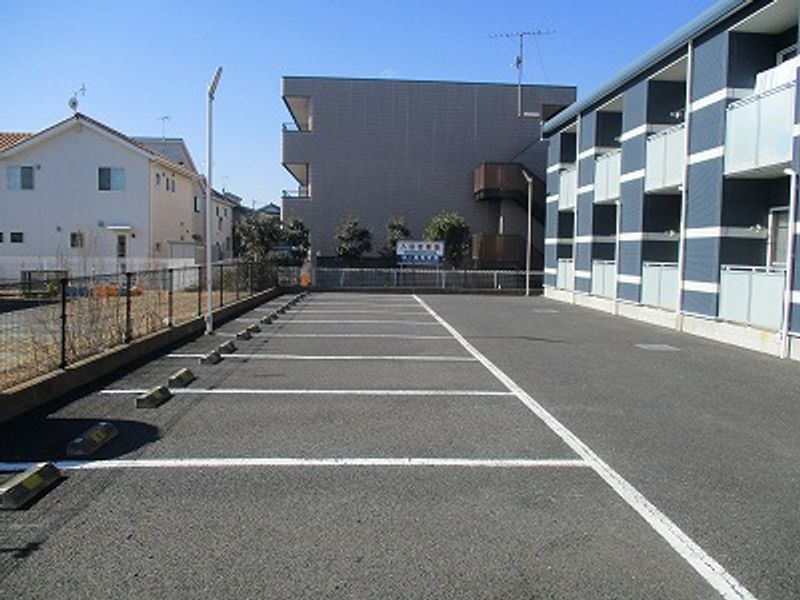 レオネクストドゥ　エトワール 駐車場