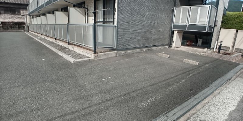 レオパレス城野 駐車場