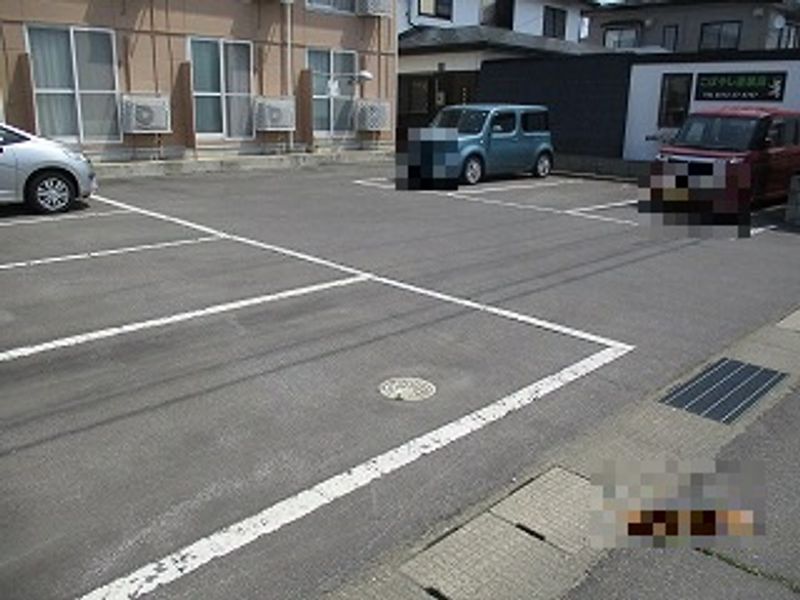 レオパレスフェニックス 駐車場