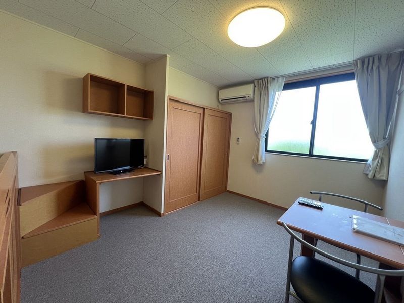 レオパレスクレシア 居間