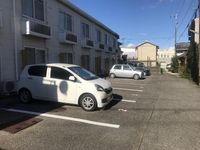 レオパレスショコラ 駐車場