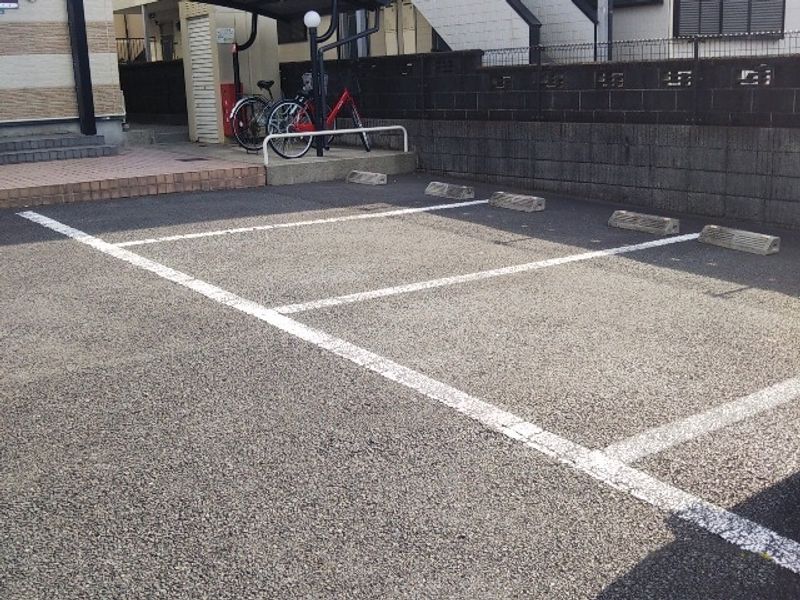レオパレス沖ノ庭 駐車場